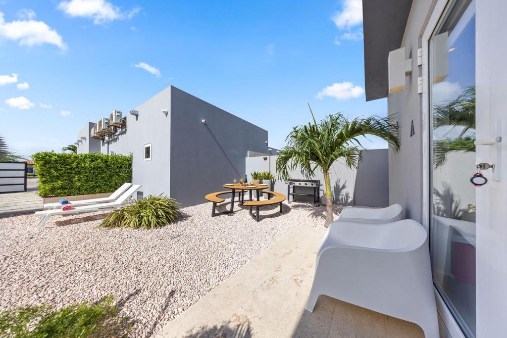 Elegant 1BR Retreat wPool & BBQ by LUCHA