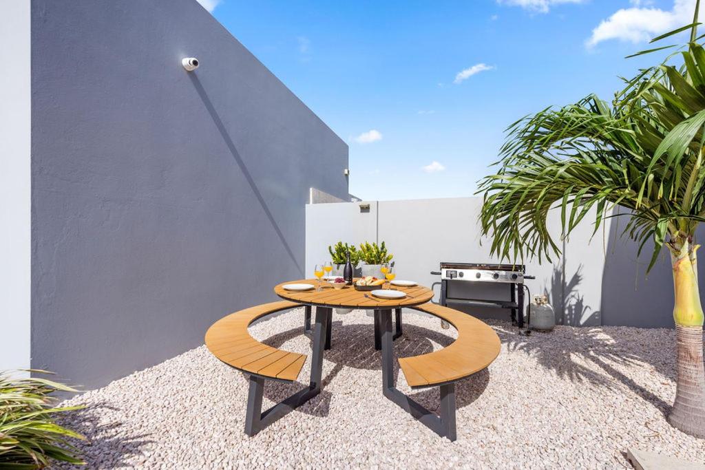 Elegant 1BR Retreat wPool & BBQ by LUCHA