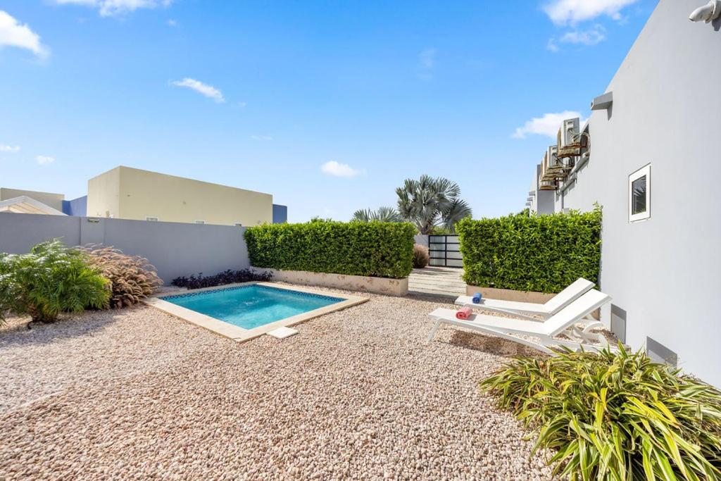 Elegant 1BR Retreat wPool & BBQ by LUCHA