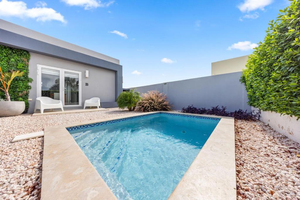 Elegant 1BR Retreat wPool & BBQ by LUCHA