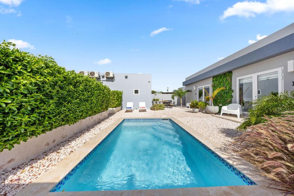 Elegant 1BR Retreat wPool & BBQ by LUCHA