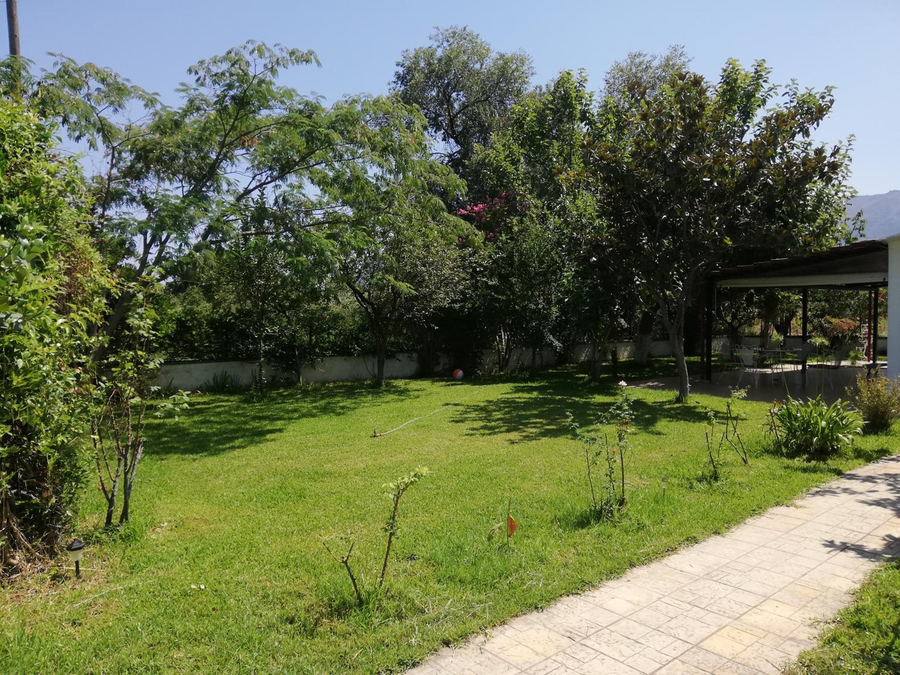 Country house with yard and trees view 3