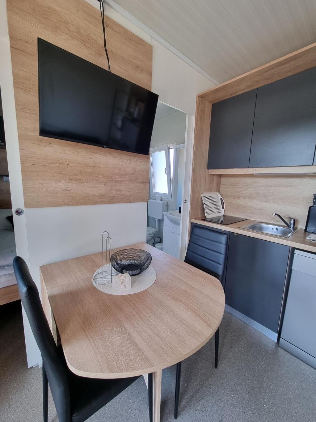 Mobile Home Elica, Pirovac