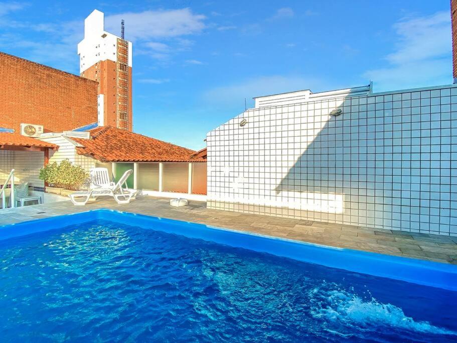 3 Quartos - Piscina - Varanda - Serviço Praia - AC