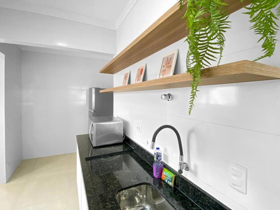3 Quartos - Piscina - Varanda - Serviço Praia - AC
