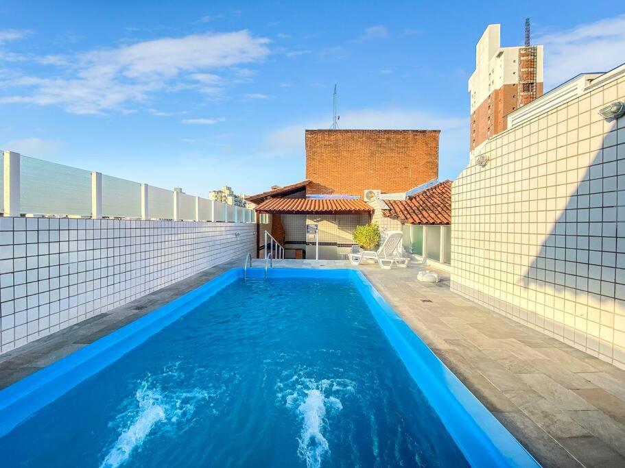 3 Quartos - Piscina - Varanda - Serviço Praia - AC