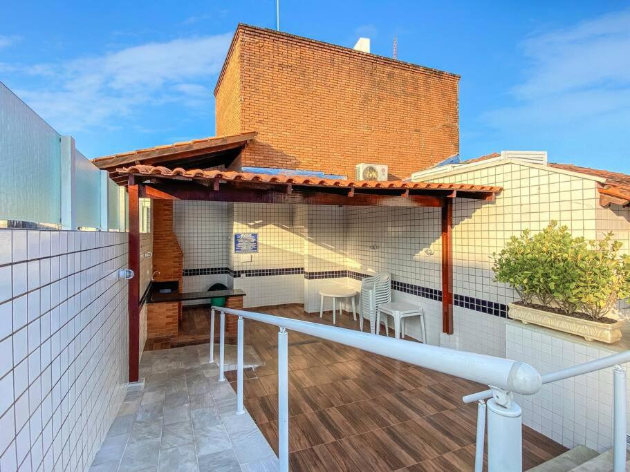 3 Quartos - Piscina - Varanda - Serviço Praia - AC
