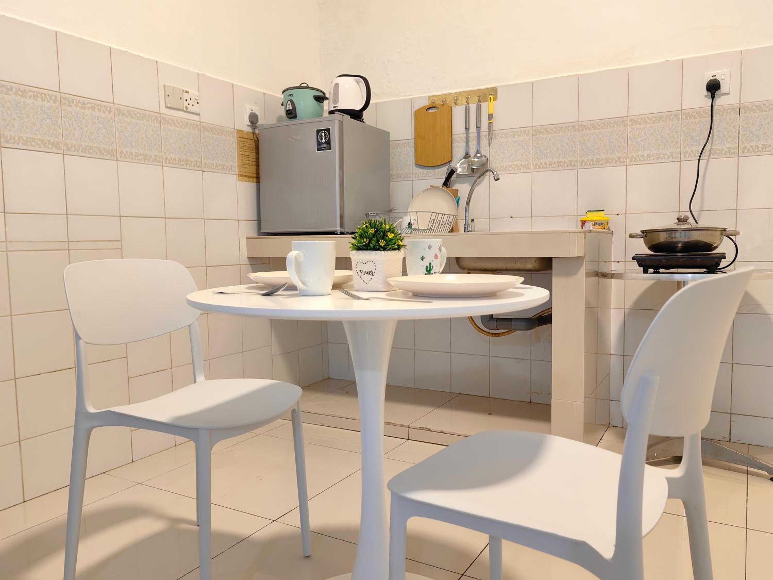 JUNE HOMESTAY API API APARTMENT BESIDE CENTRE POINT STUDIO 3Pax