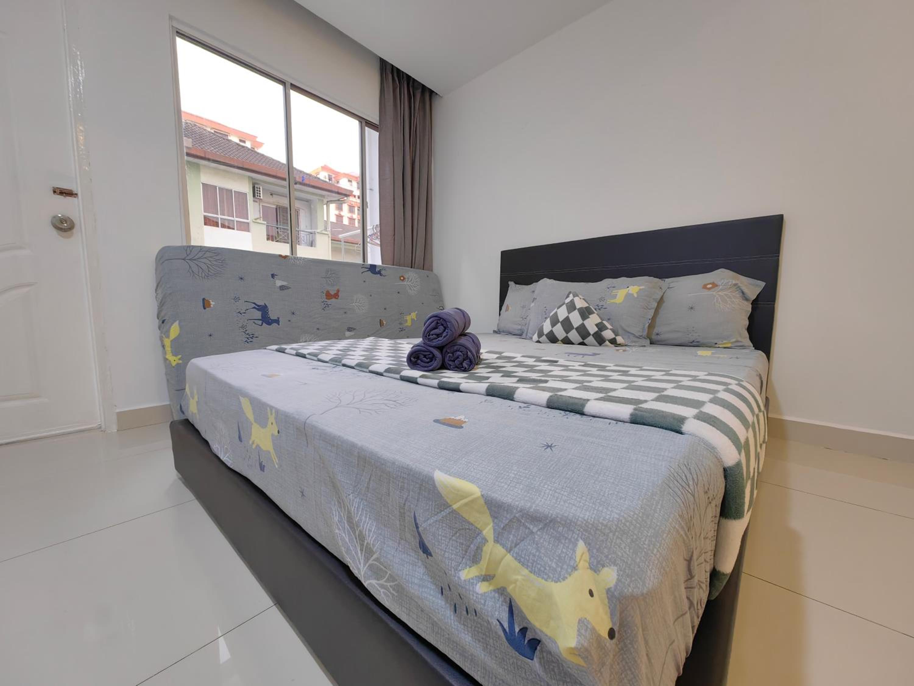 JUNE HOMESTAY API API APARTMENT BESIDE CENTRE POINT STUDIO 3Pax