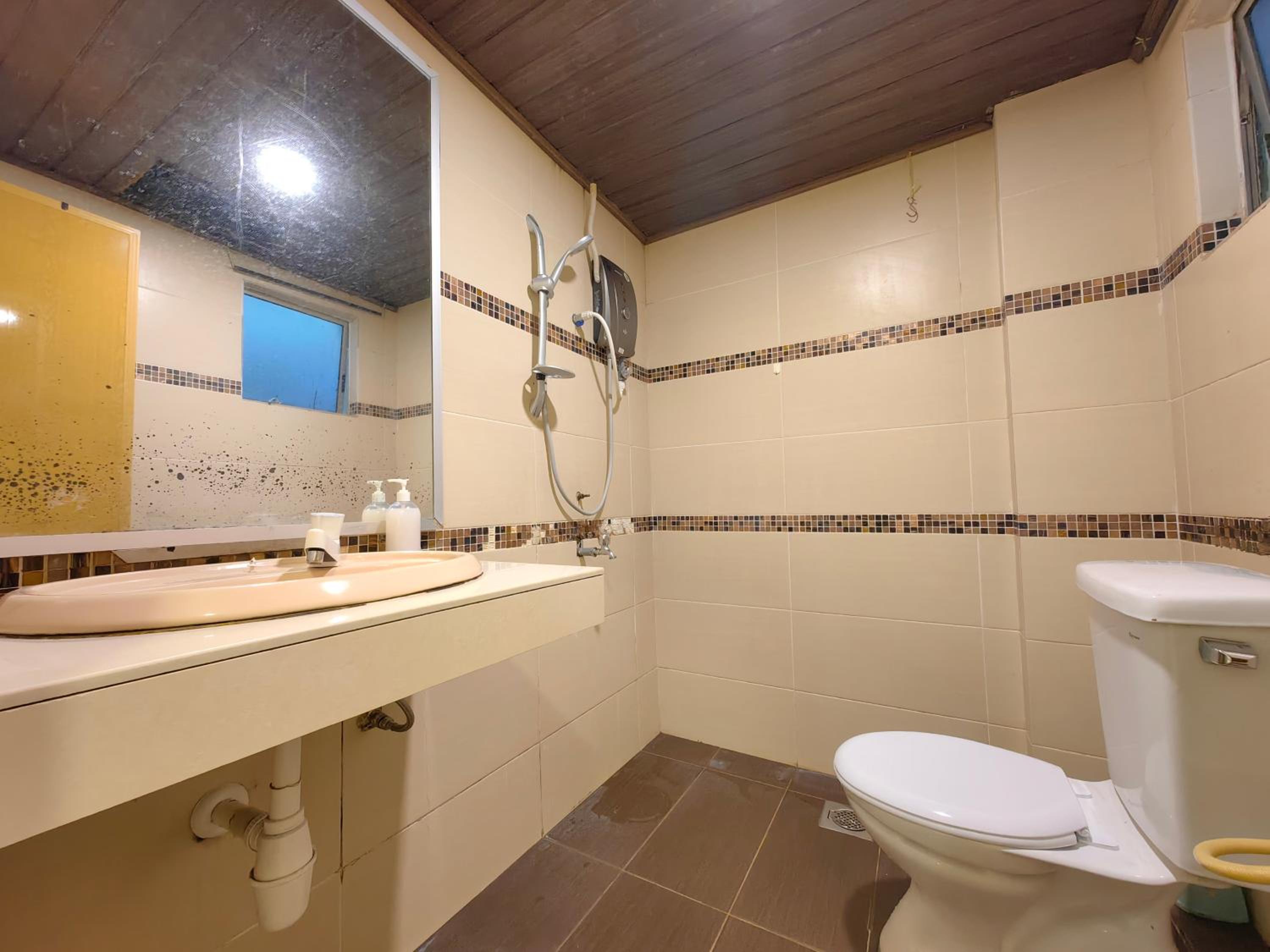JUNE HOMESTAY API API APARTMENT BESIDE CENTRE POINT STUDIO 3Pax