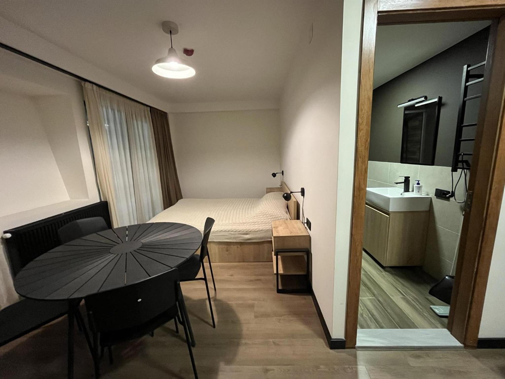 Walk to Ski Lift-1BR-Studio-Balcony-Parking view 2