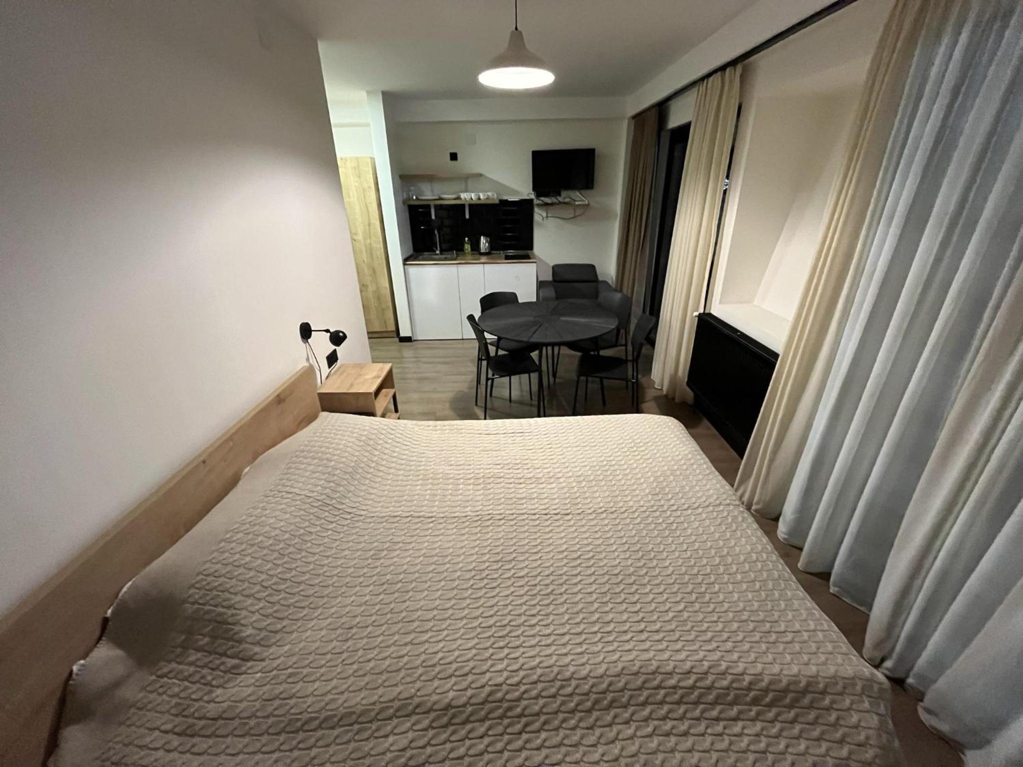 Walk to Ski Lift-1BR-Studio-Balcony-Parking view 3