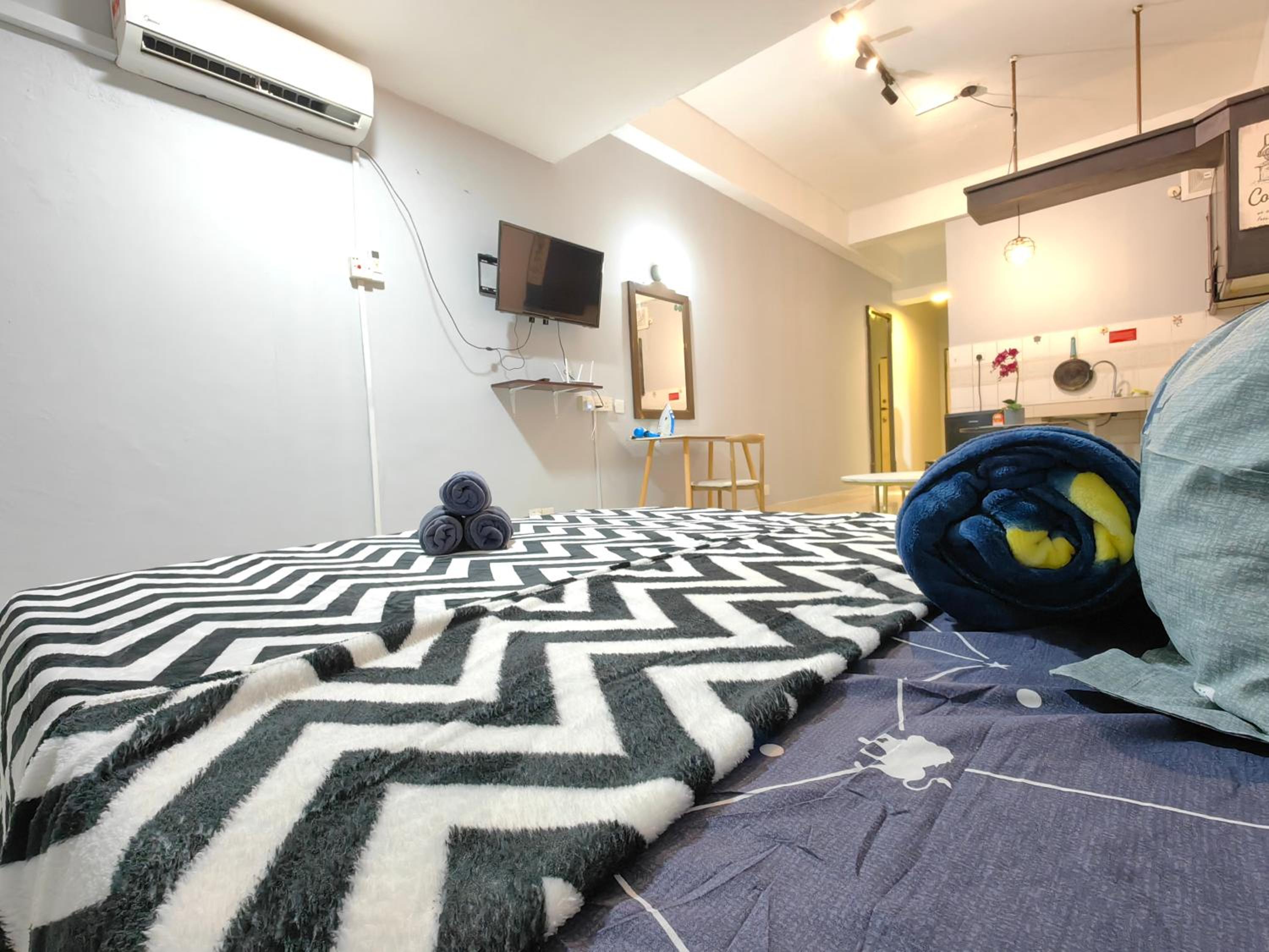 JUNE HOMESTAY API API APARTMENT BESIDE CENTRE POINT STUDIO 3Pax