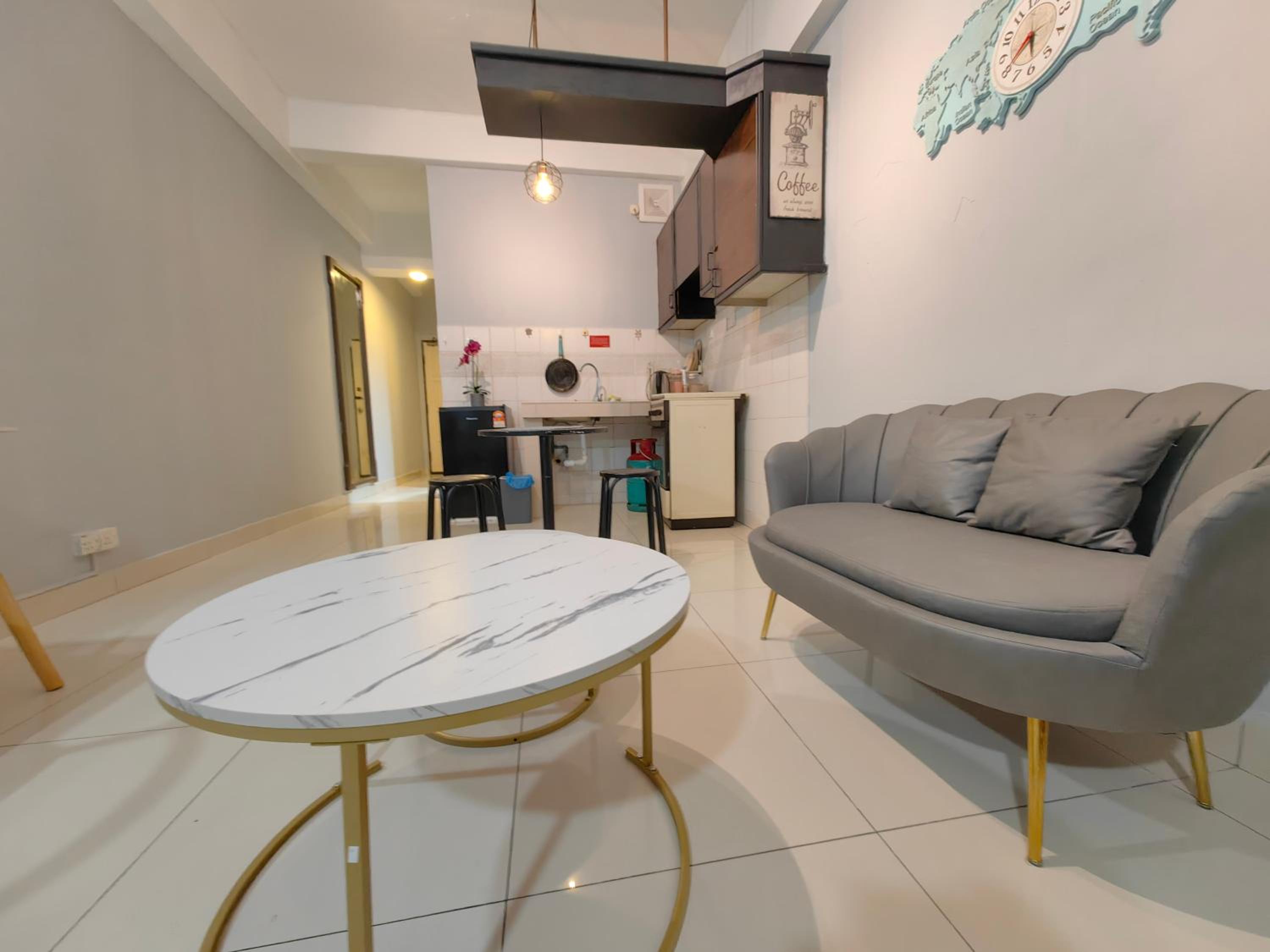 JUNE HOMESTAY API API APARTMENT BESIDE CENTRE POINT STUDIO 3Pax