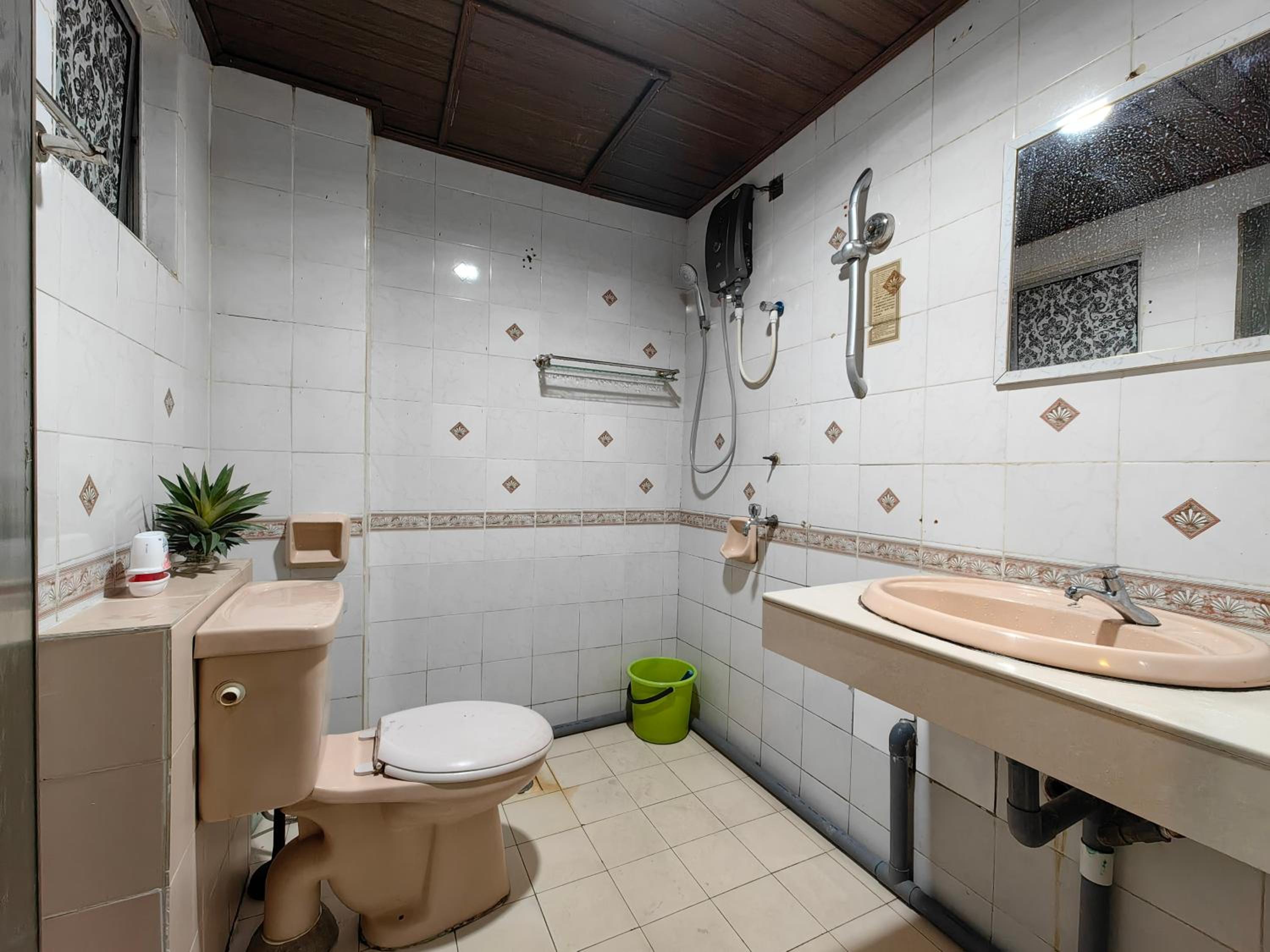 JUNE HOMESTAY API API APARTMENT BESIDE CENTRE POINT STUDIO 3Pax