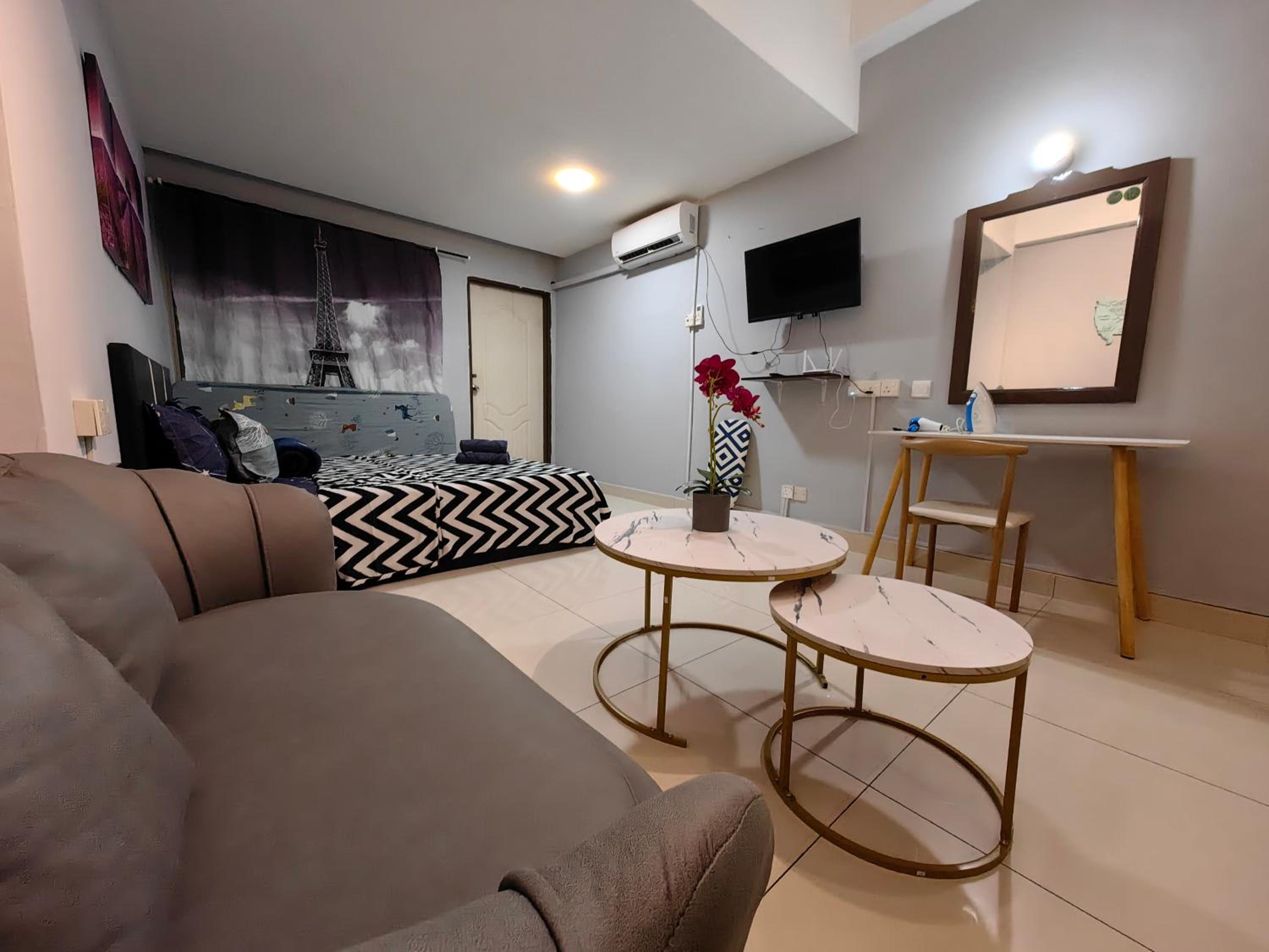 JUNE HOMESTAY API API APARTMENT BESIDE CENTRE POINT STUDIO 3Pax