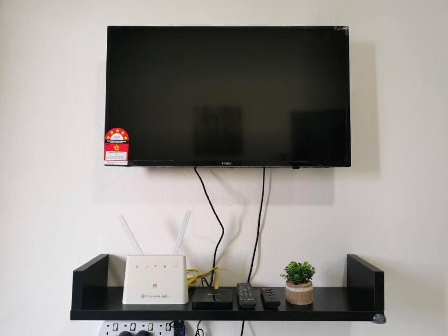 JUNE HOMESTAY API API APARTMENT BESIDE CENTRE POINT STUDIO 3Pax