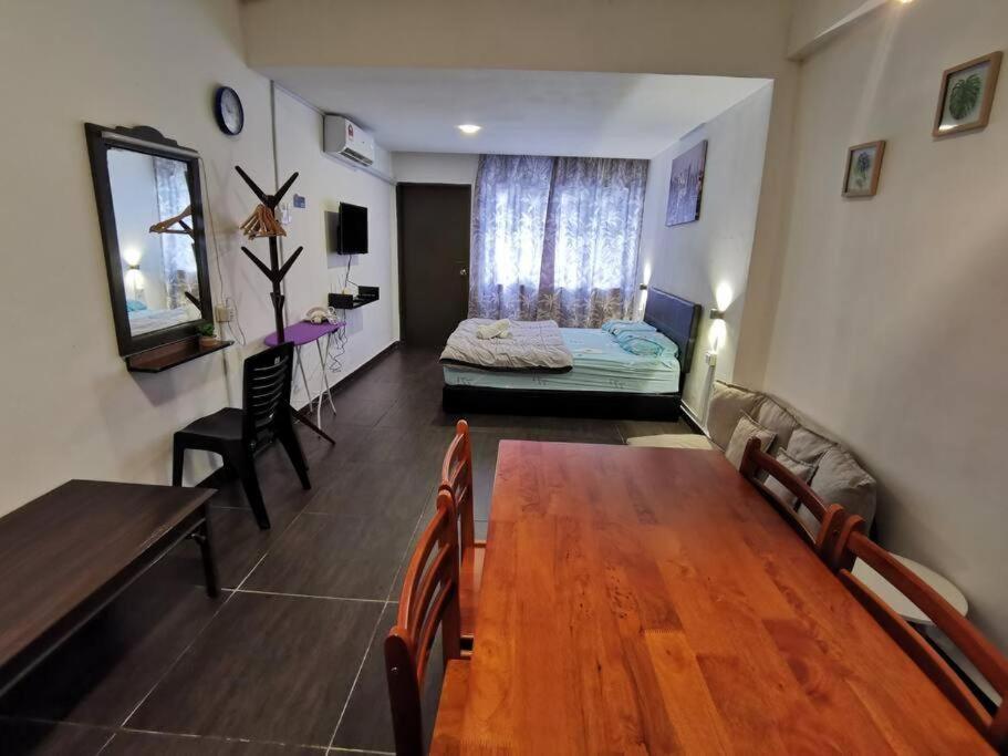 JUNE HOMESTAY API API APARTMENT BESIDE CENTRE POINT STUDIO 3Pax
