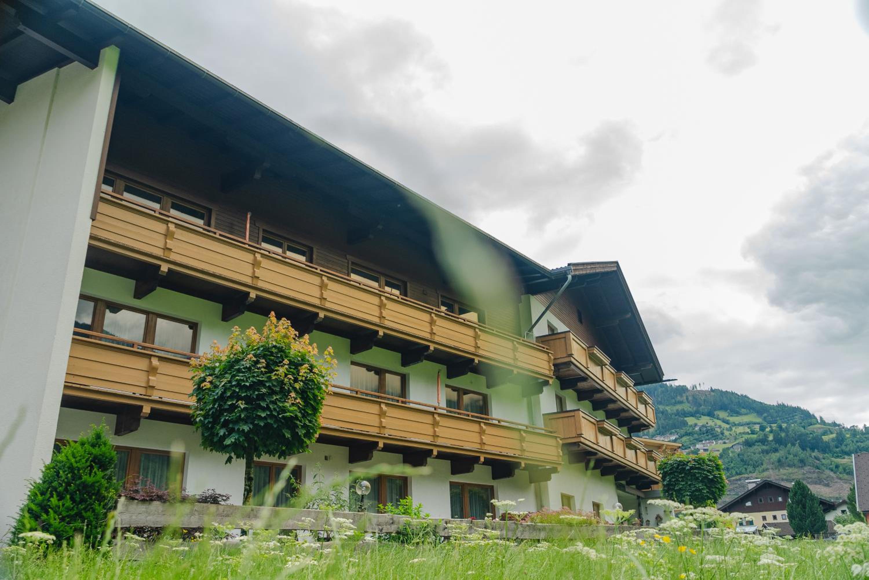 Zell Views Apartments
