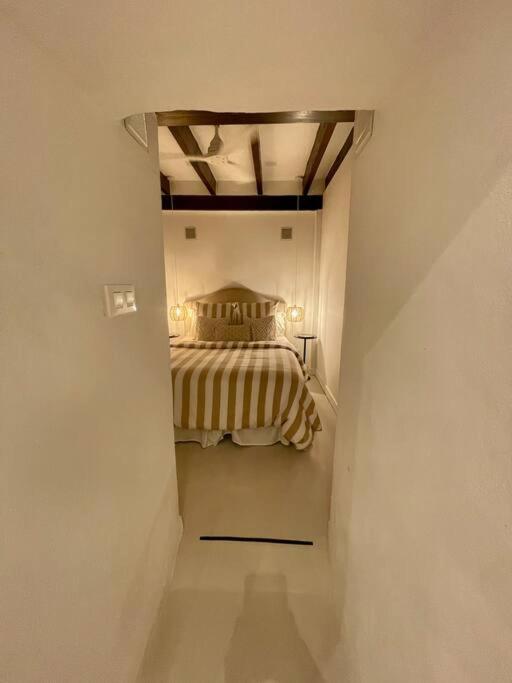 Cozy 1-Bdrm Apt in City Center view 5
