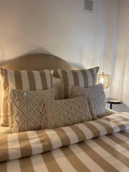 Cozy 1-Bdrm Apt in City Center view 3