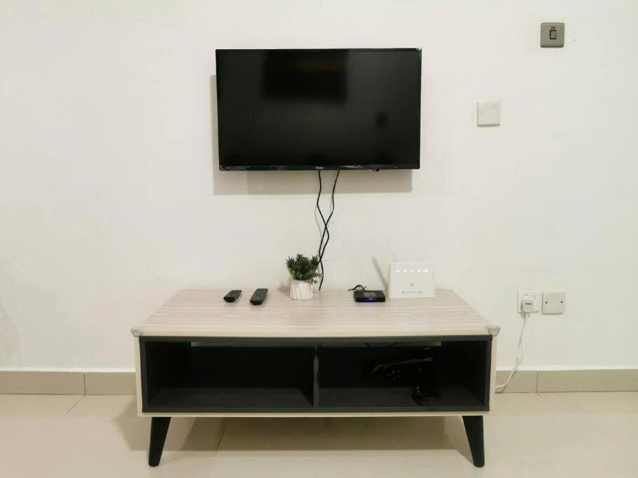 JUNE HOMESTAY API API APARTMENT BESIDE CENTRE POINT STUDIO 3Pax