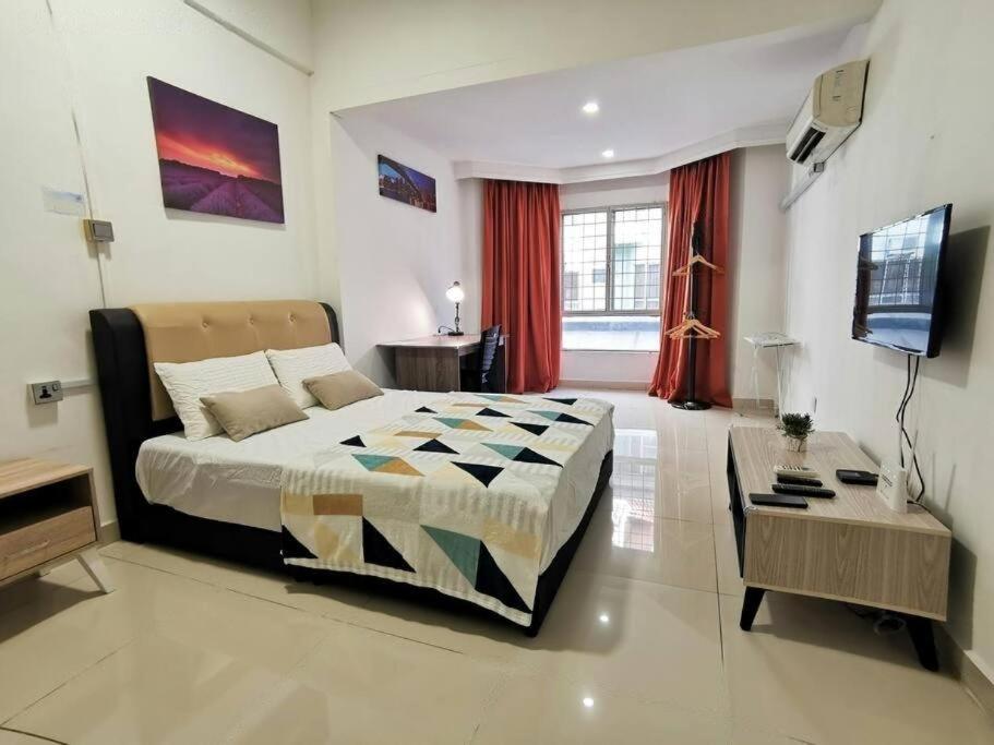JUNE HOMESTAY API API APARTMENT BESIDE CENTRE POINT STUDIO 3Pax