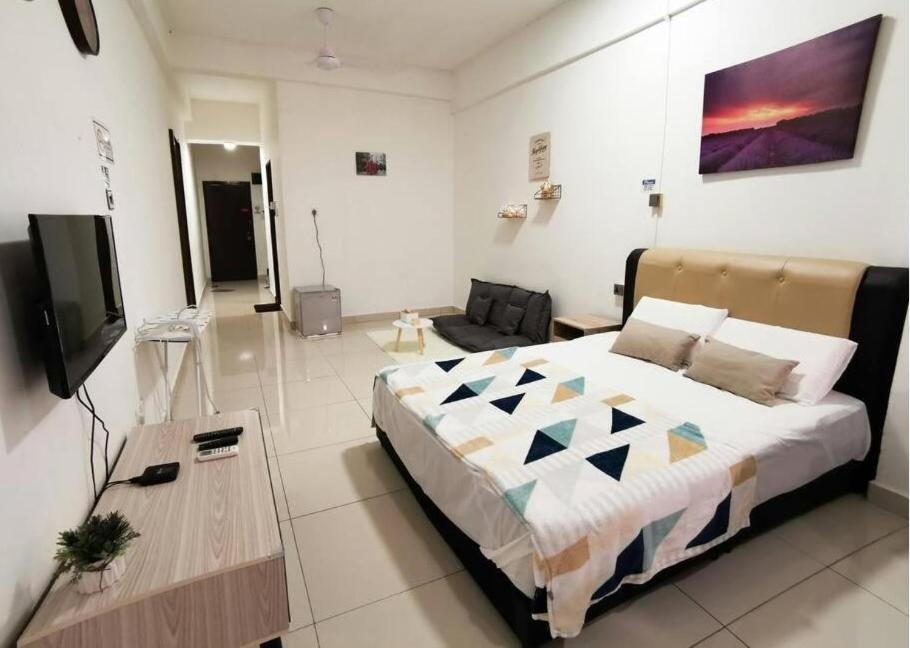 JUNE HOMESTAY API API APARTMENT BESIDE CENTRE POINT STUDIO 3Pax