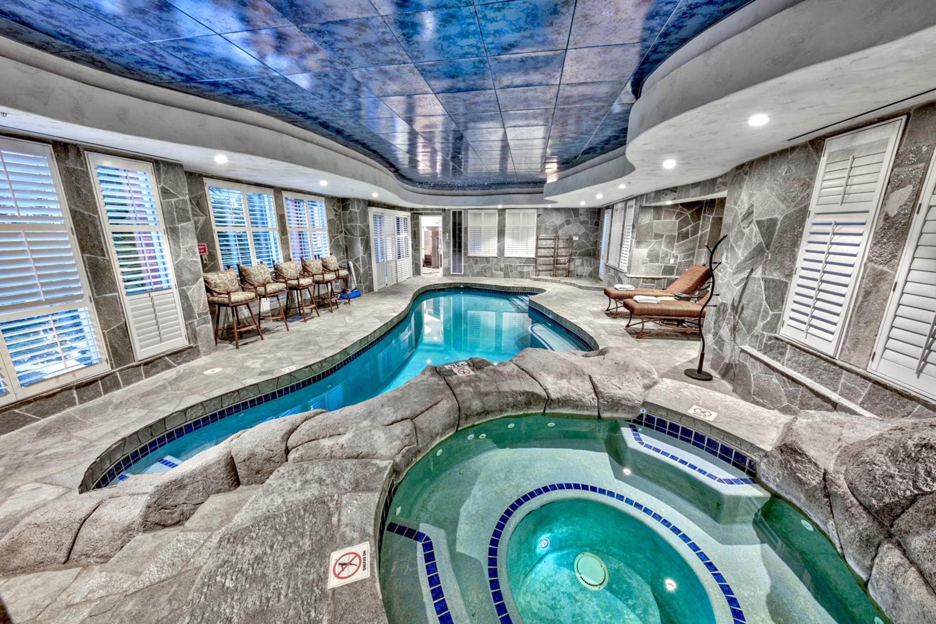 Luxe10 Bear Claw Estate Lakeview W Pool view 3