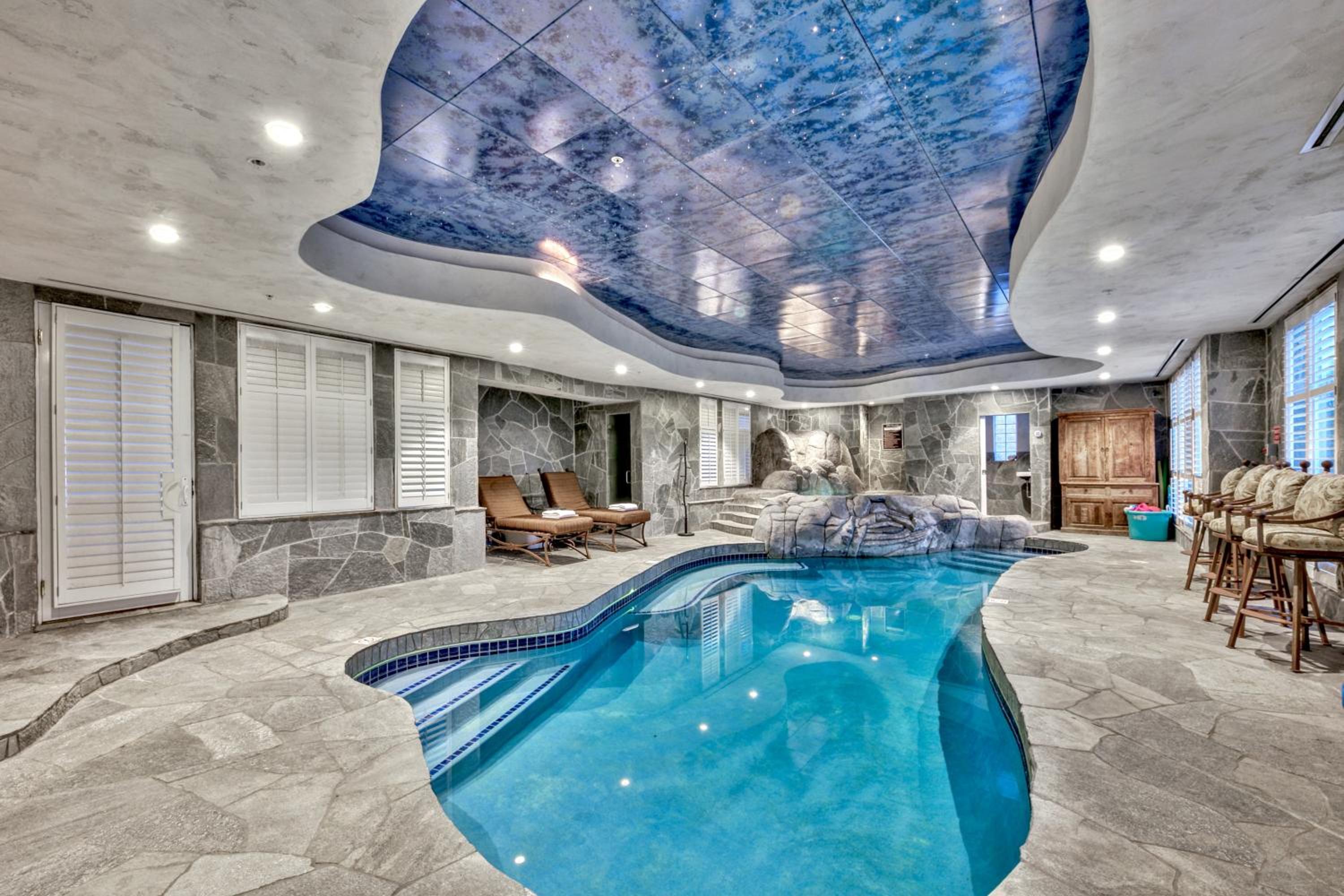 Luxe10 Bear Claw Estate Lakeview W Pool view 4