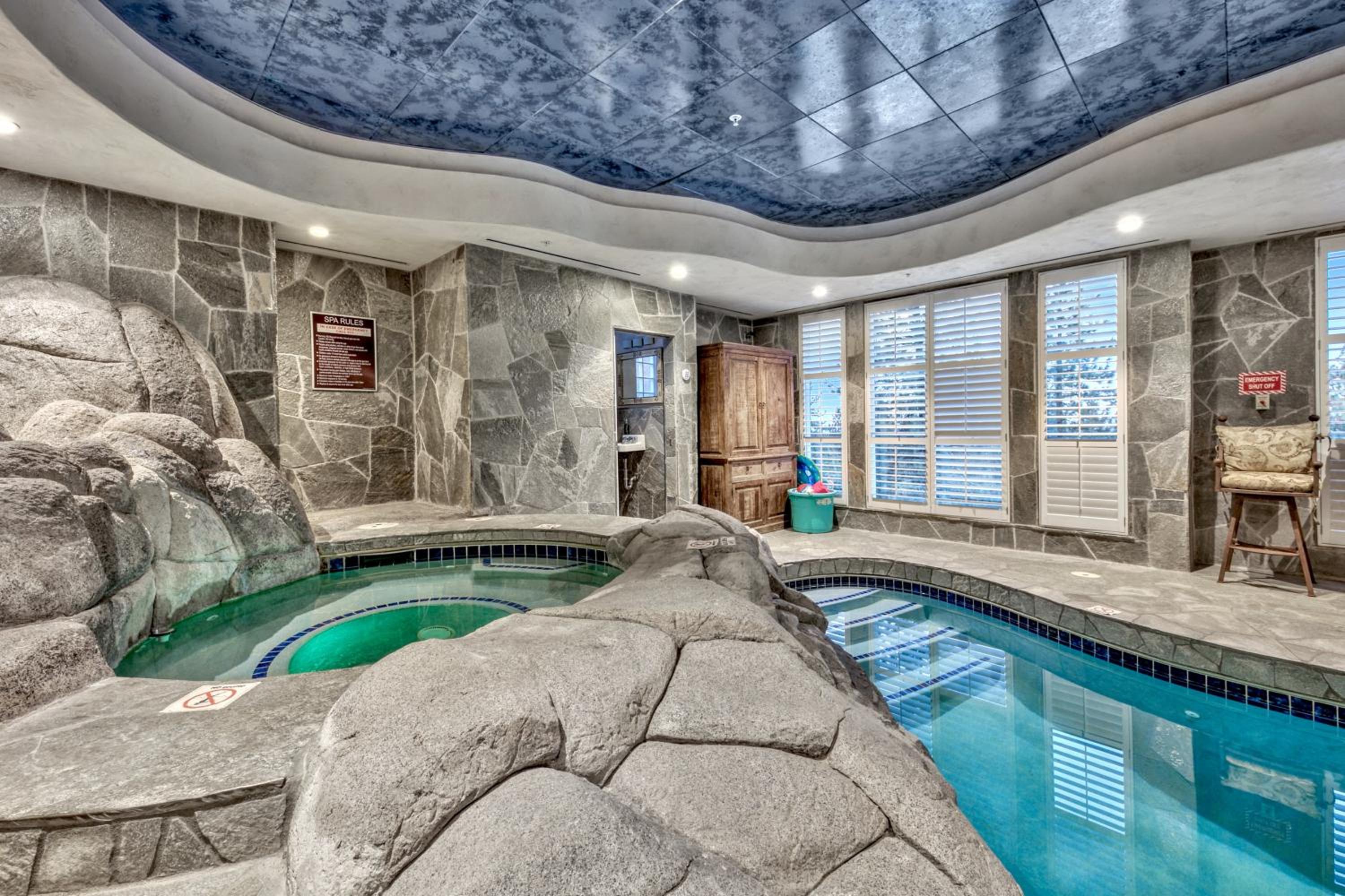 Luxe10 Bear Claw Estate Lakeview W Pool view 5