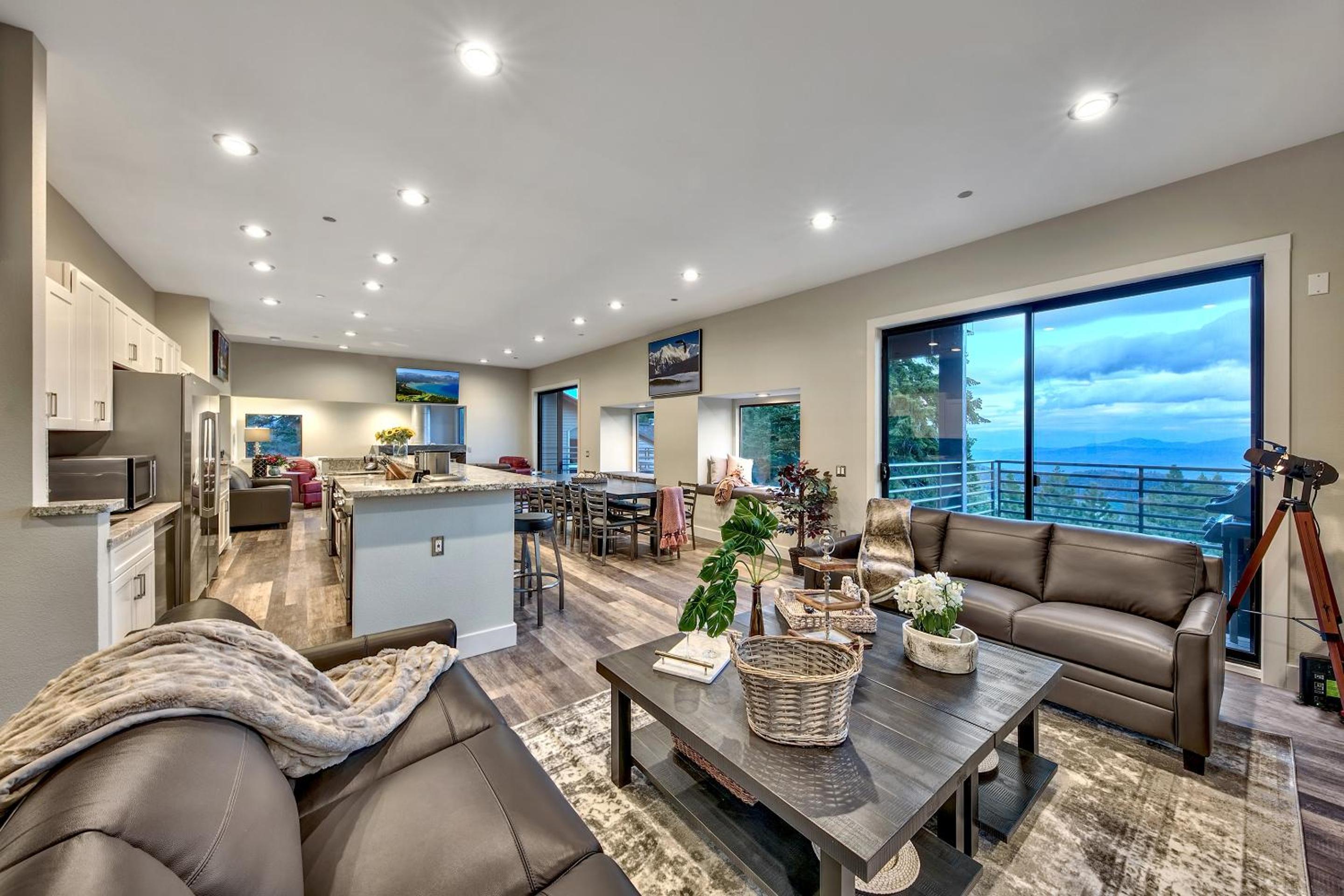 Stateline Vacations - Luxe11 blue diamond VIP mega lodge lake tahoe - Property Image 32