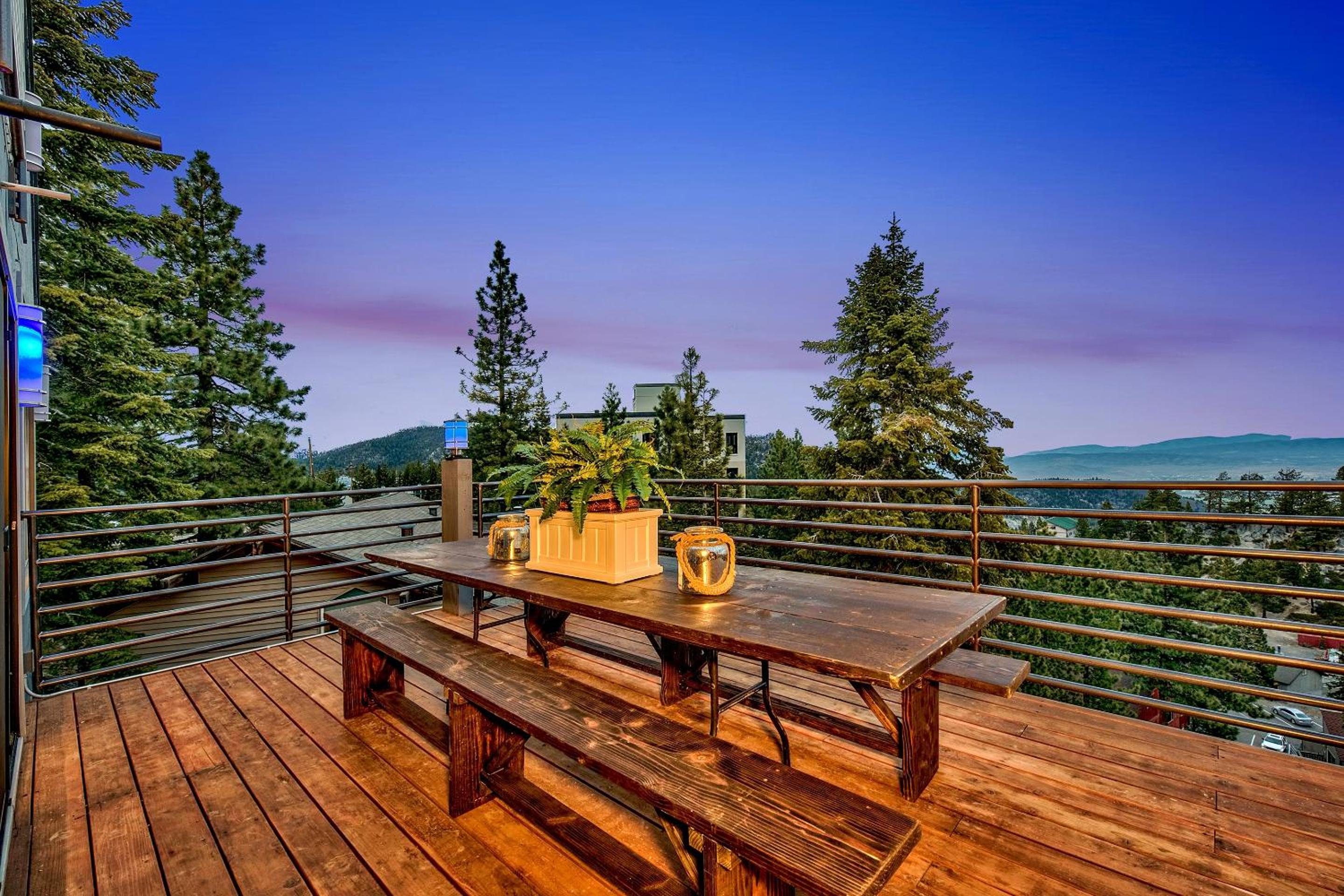 Stateline Vacations - Luxe11 blue diamond VIP mega lodge lake tahoe - Property Image 2