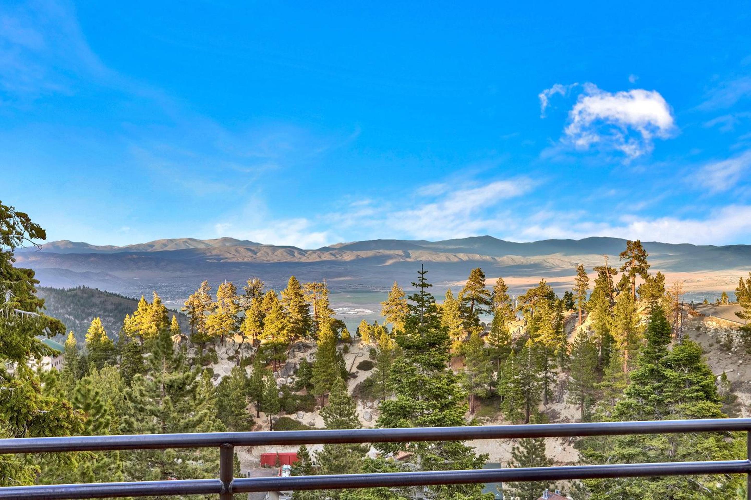 Stateline Vacations - Luxe11 blue diamond VIP mega lodge lake tahoe - Property Image 5