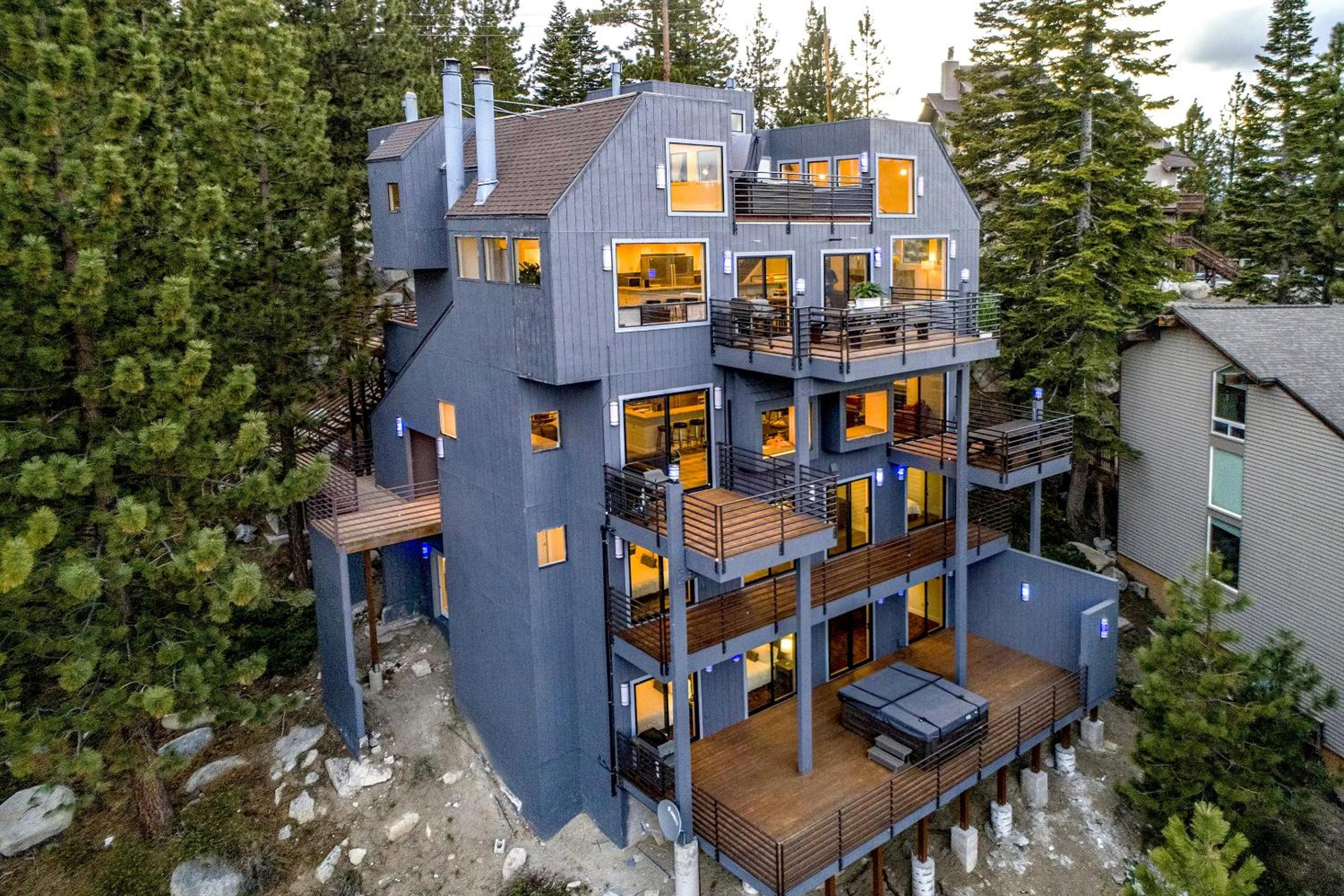 Stateline Vacations - Luxe11 blue diamond VIP mega lodge lake tahoe - Property Image 6