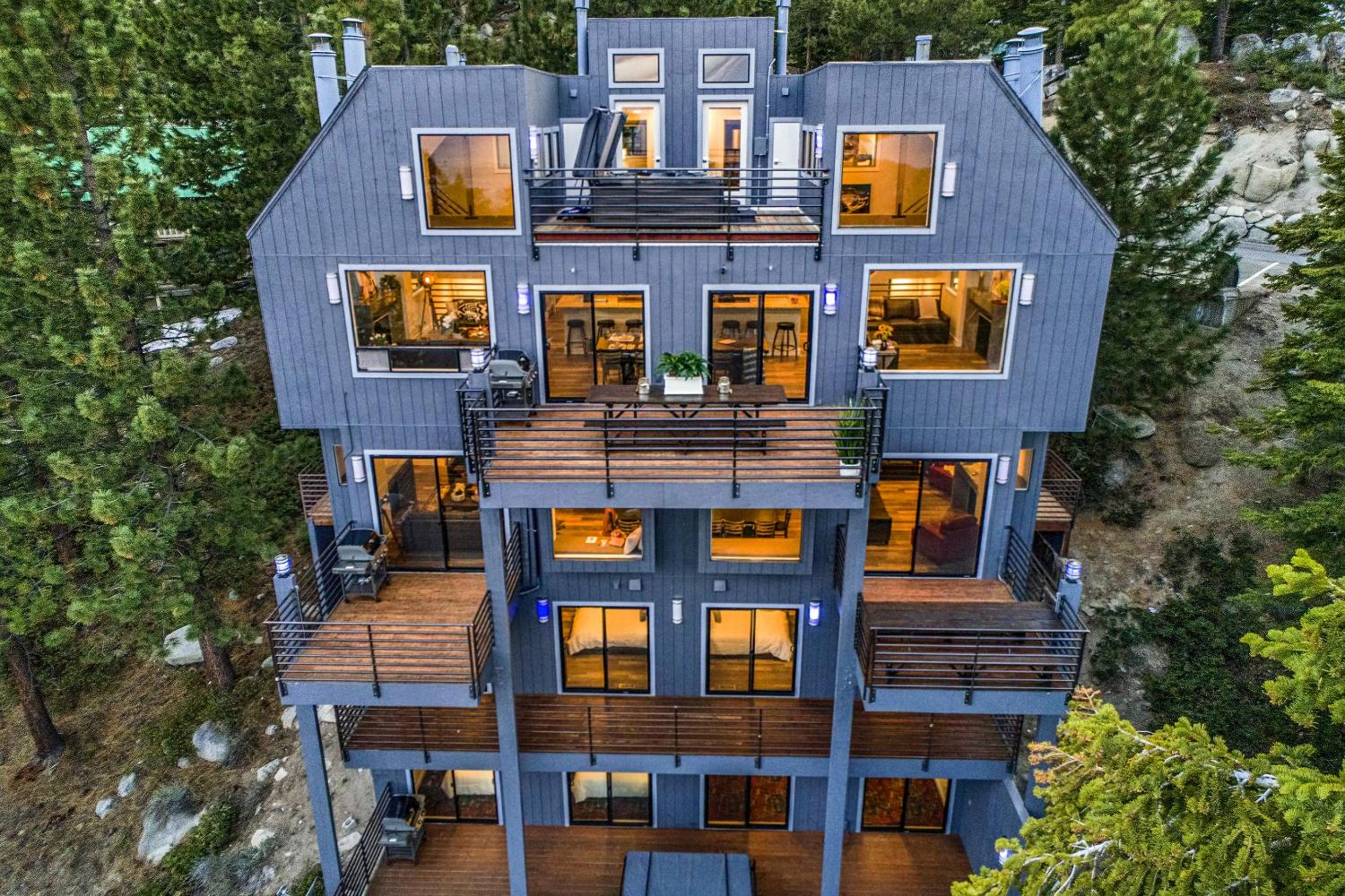 Stateline Vacations - Luxe11 blue diamond VIP mega lodge lake tahoe - Property Image 7