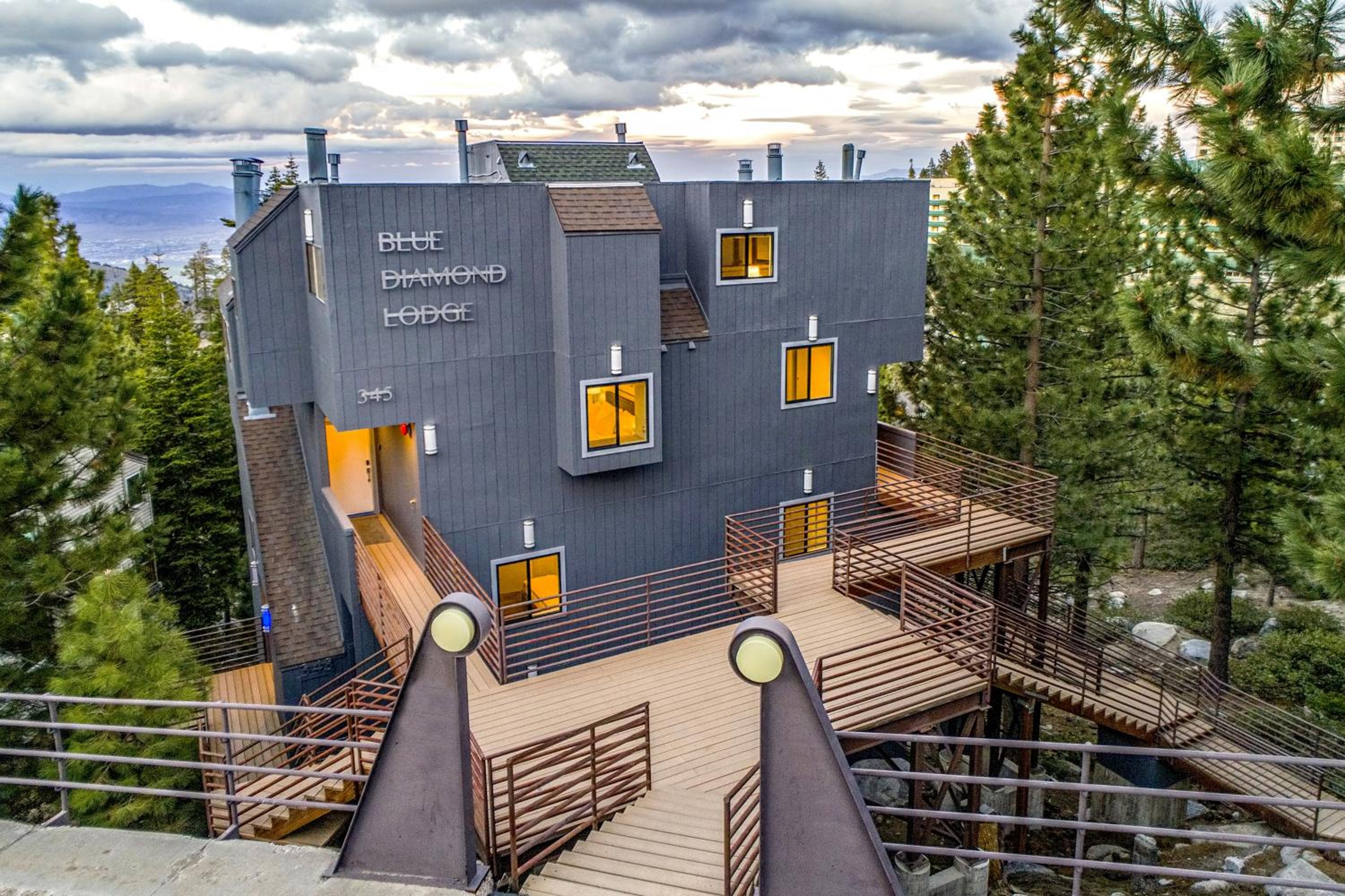 Stateline Vacations - Luxe11 blue diamond VIP mega lodge lake tahoe - Property Image 8