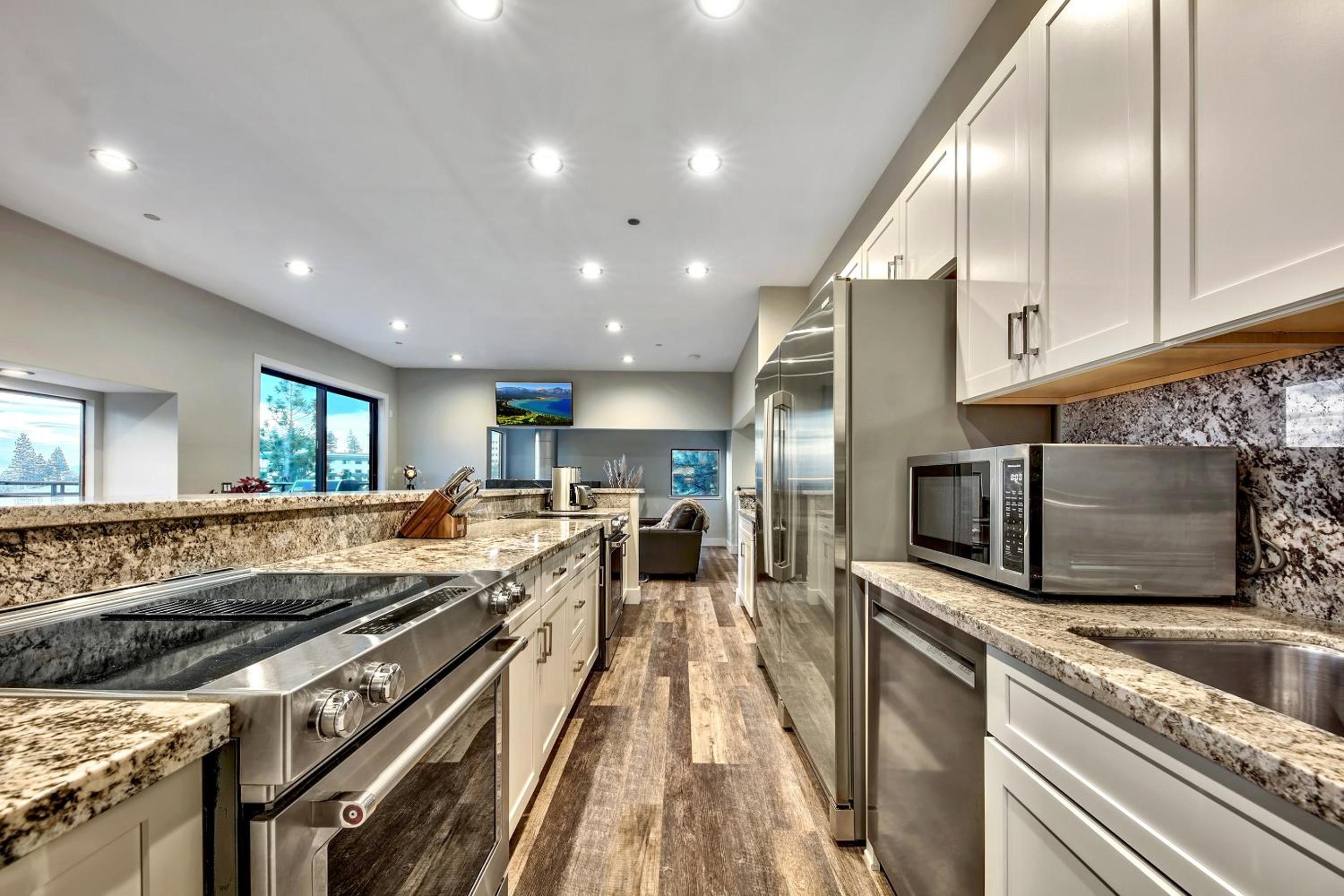 Stateline Vacations - Luxe11 blue diamond VIP mega lodge lake tahoe - Property Image 11