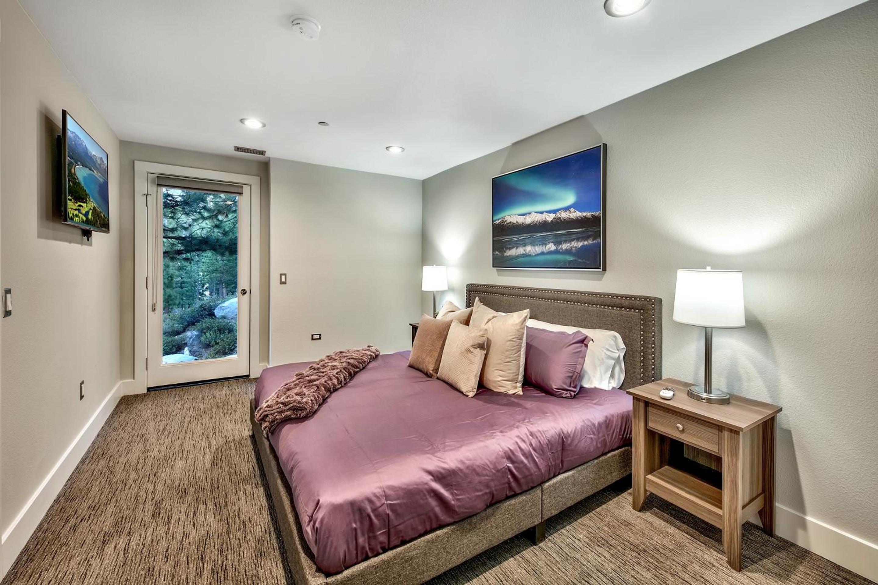 Stateline Vacations - Luxe11 blue diamond VIP mega lodge lake tahoe - Property Image 14
