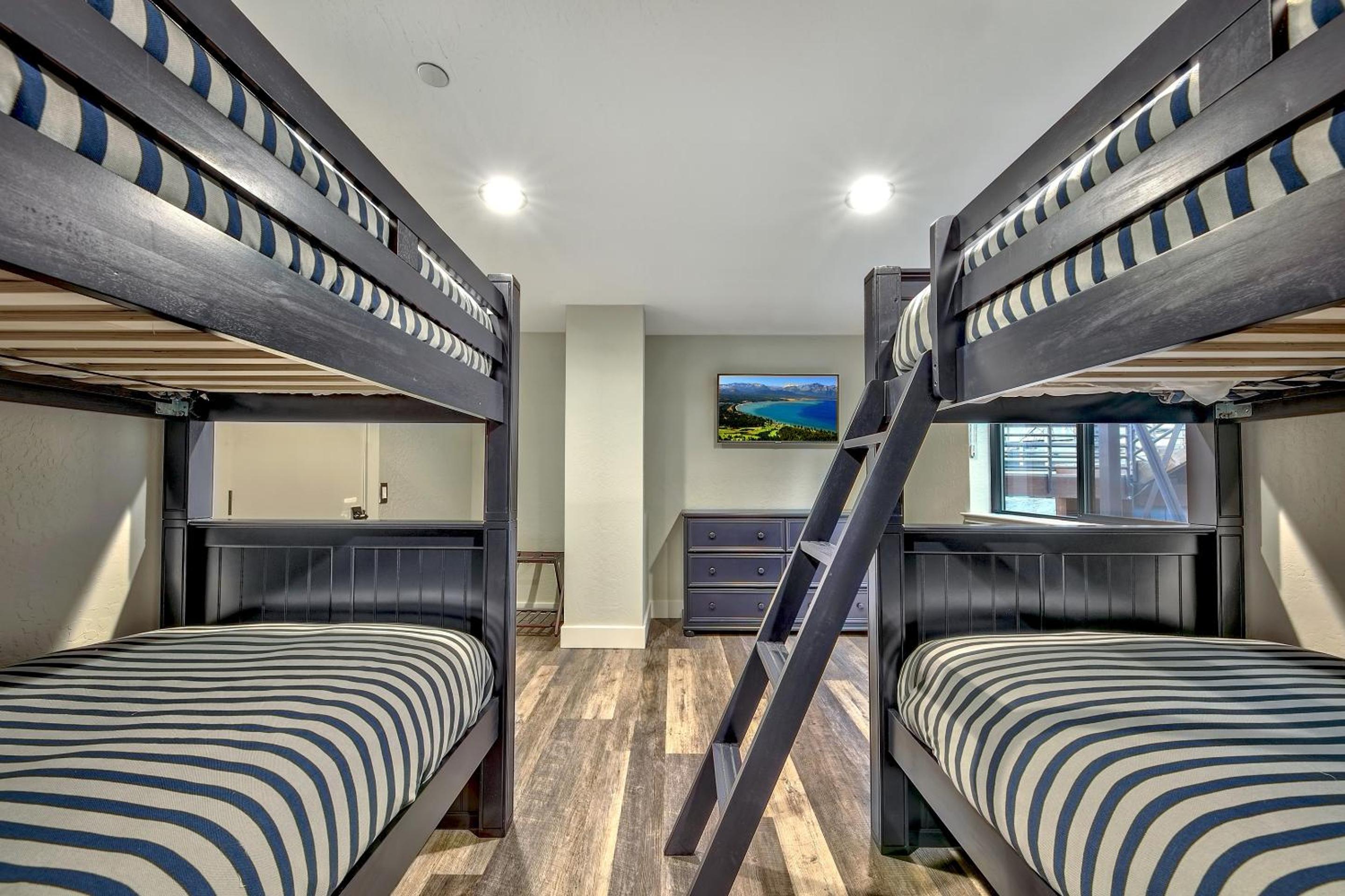 Stateline Vacations - Luxe11 blue diamond VIP mega lodge lake tahoe - Property Image 17