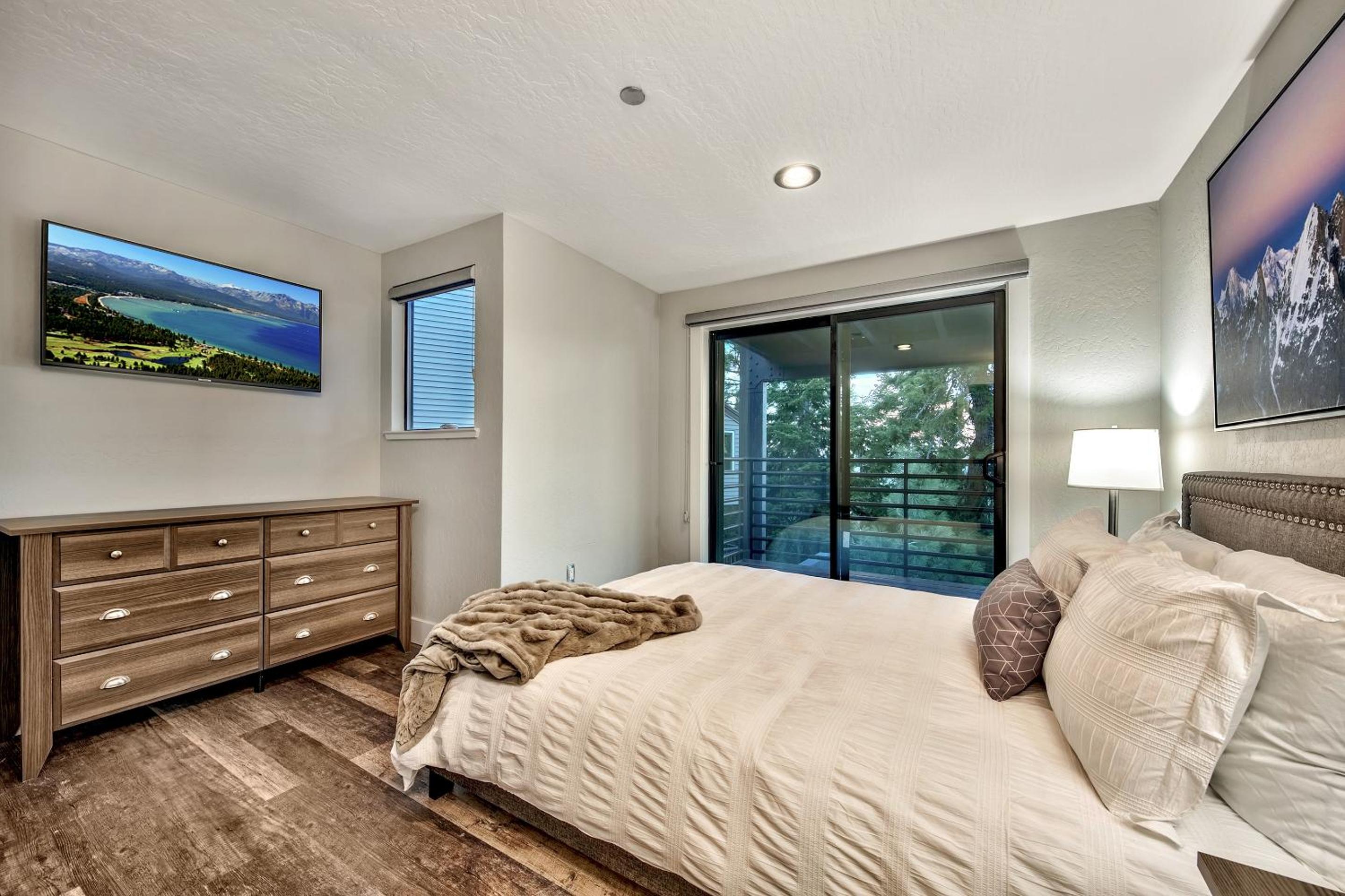 Stateline Vacations - Luxe11 blue diamond VIP mega lodge lake tahoe - Property Image 19