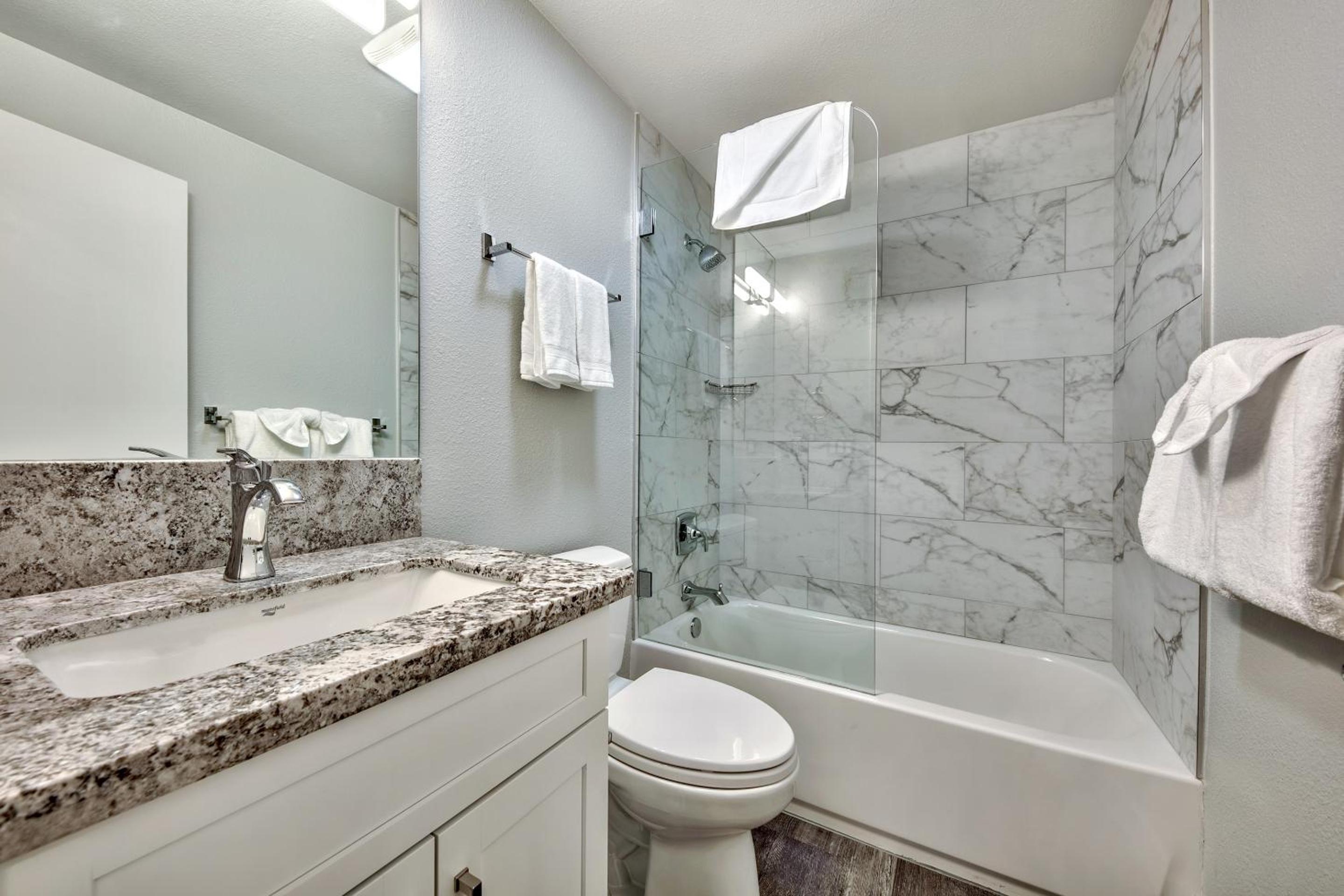 Stateline Vacations - Luxe11 blue diamond VIP mega lodge lake tahoe - Property Image 33