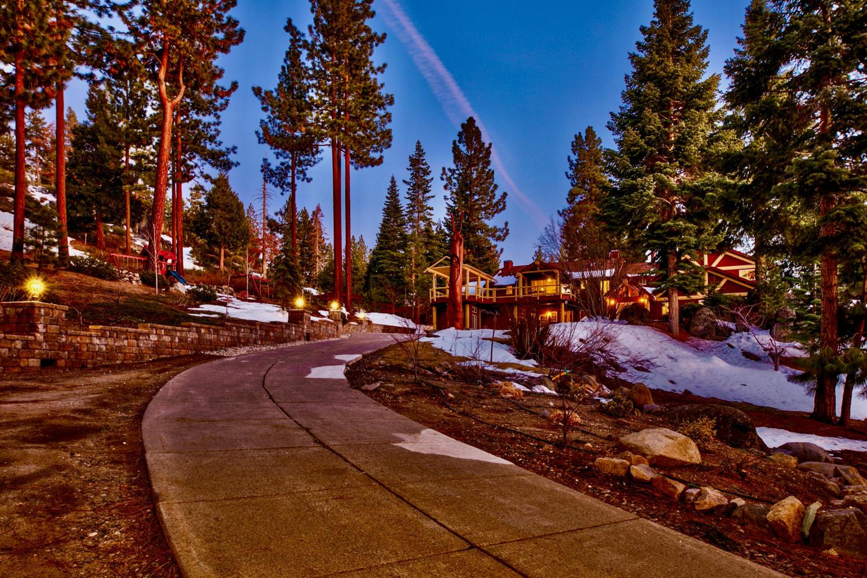 Luxe141 Spacious Luxury Log Cabin view 3