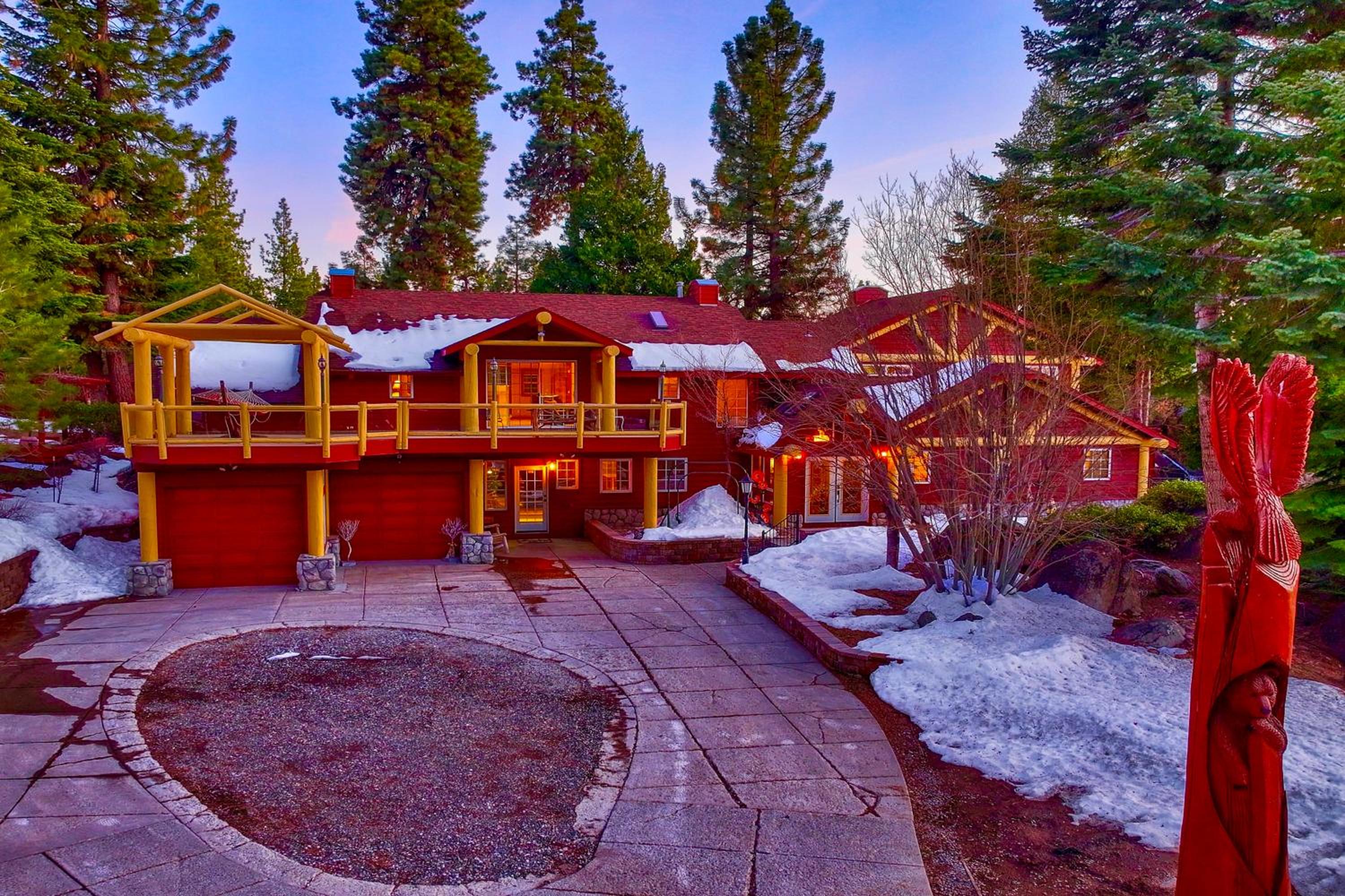 Luxe141 Spacious Luxury Log Cabin view 4