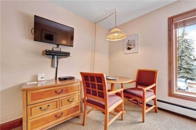 Ski In, Ski Out Studio Condo In The Heart Of Lionshead Village With Hot Tub And Pool Access