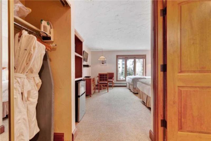 Ski In, Ski Out Studio Condo In The Heart Of Lionshead Village With Hot Tub And Pool Access
