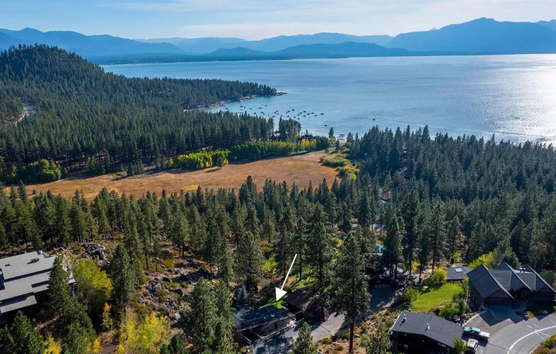 Luxury Mountain retreat with Hot tub view 3