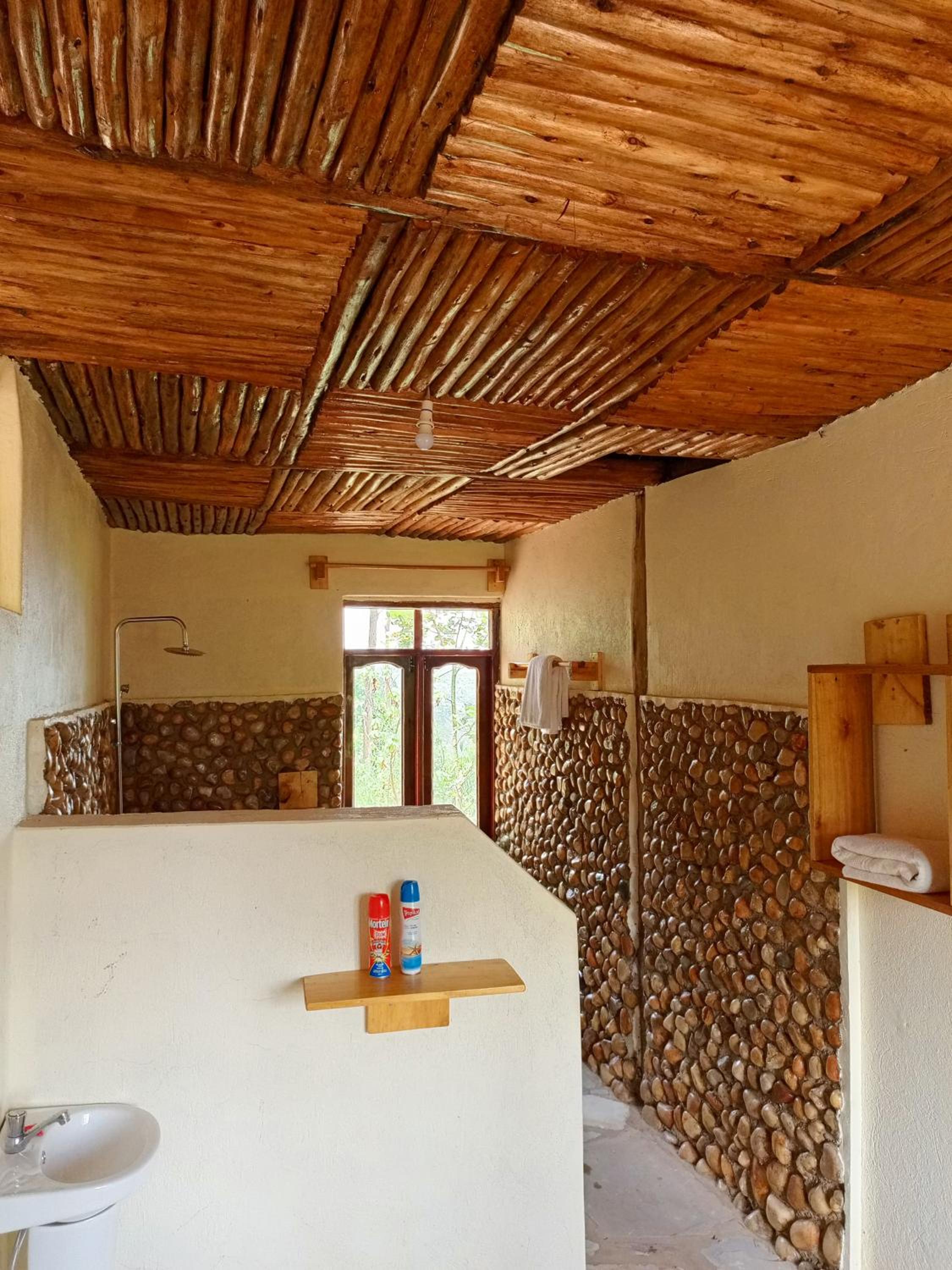 Bwindi Neckview Lodge