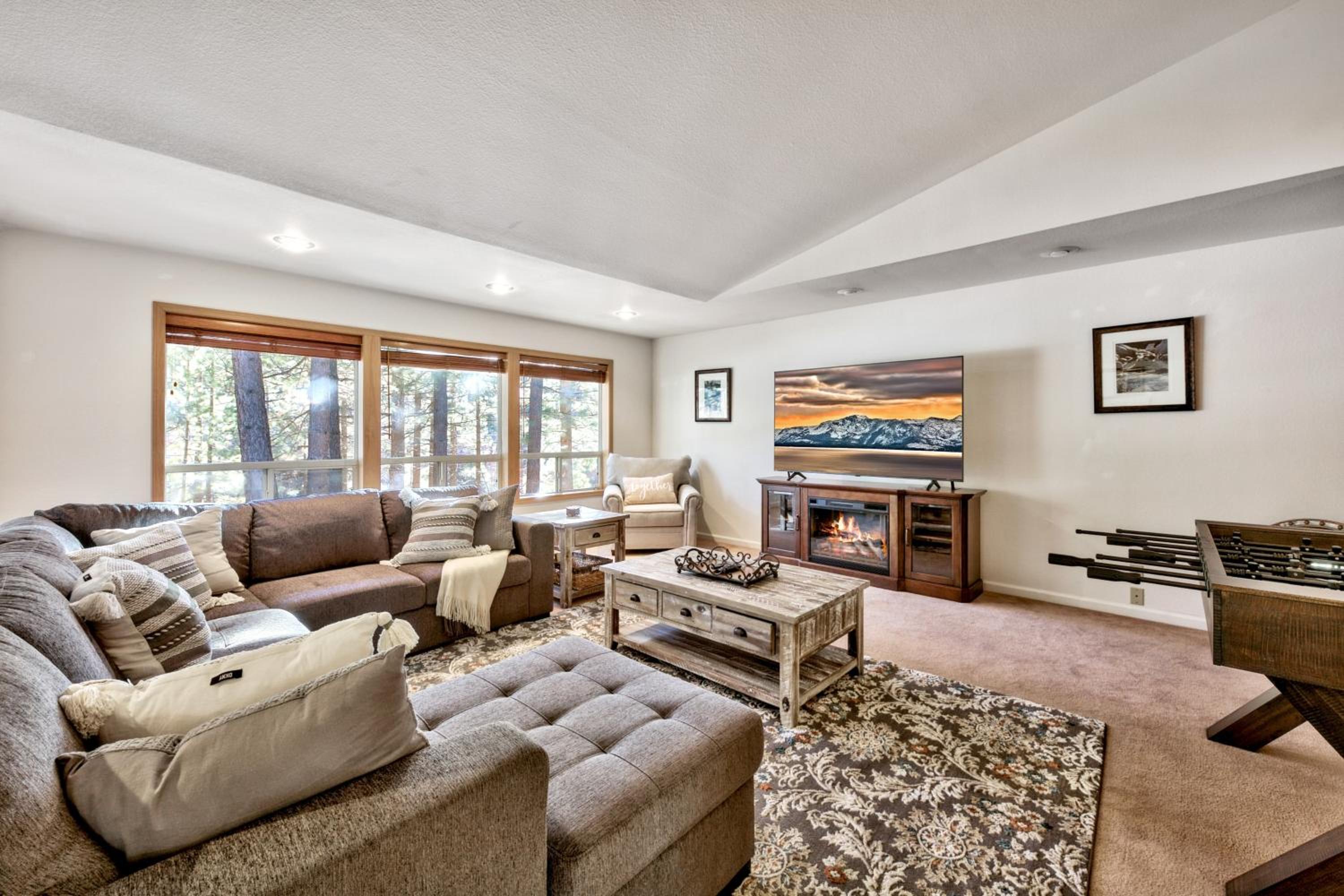 lx21 Beautiful Tahoe family Home view 4