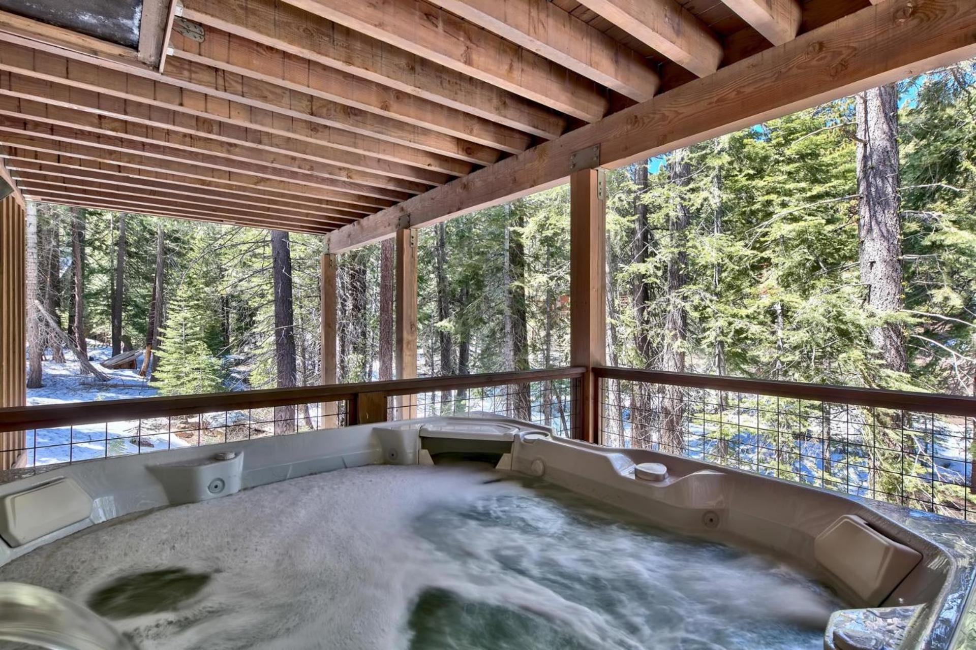 Lx22 Lake Tahoe north shore 4 bed cabin hot tub - Property Image 18